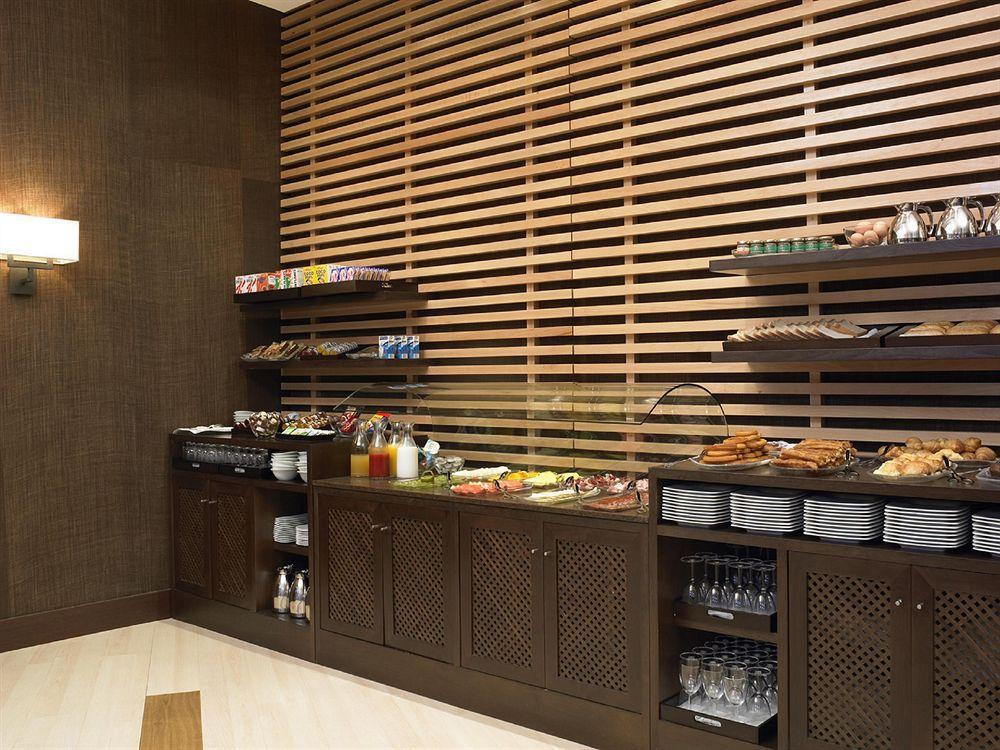 莱昂市长广场nh系列酒店 餐厅 照片